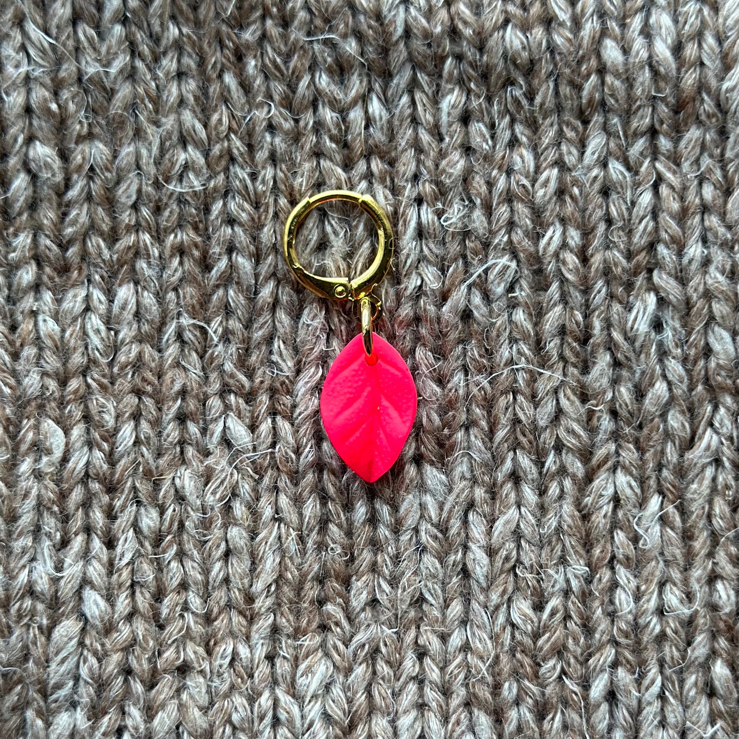 Tapered Leaf Accent