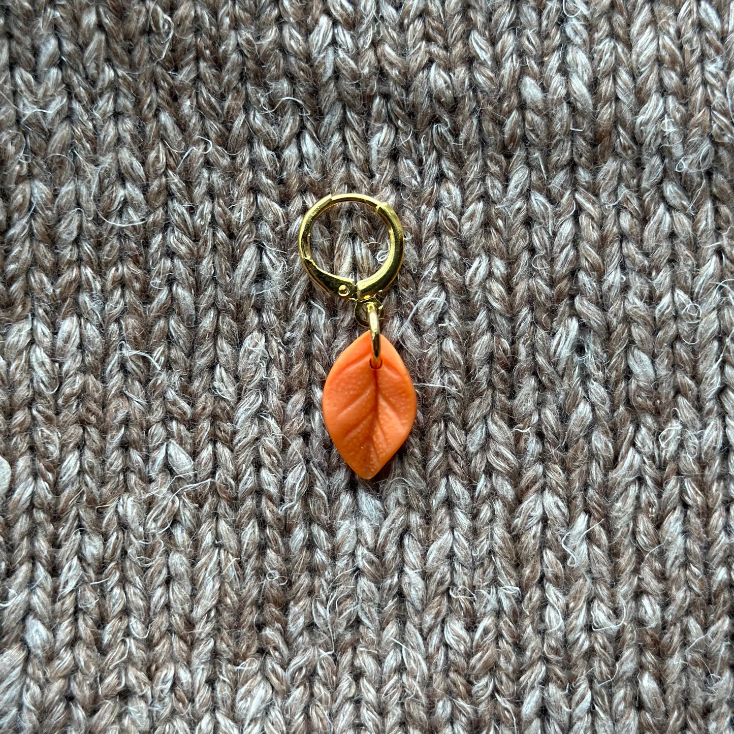 Tapered Leaf Accent